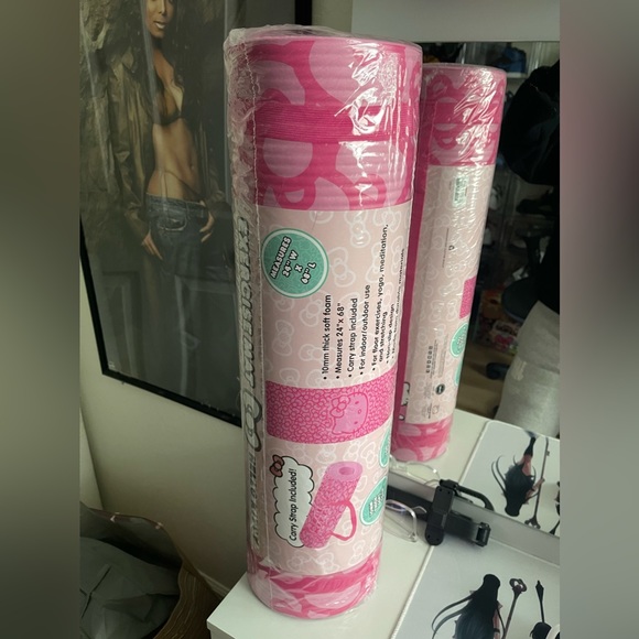 Hello Kitty Exercise Mat - Picture 2 of 2